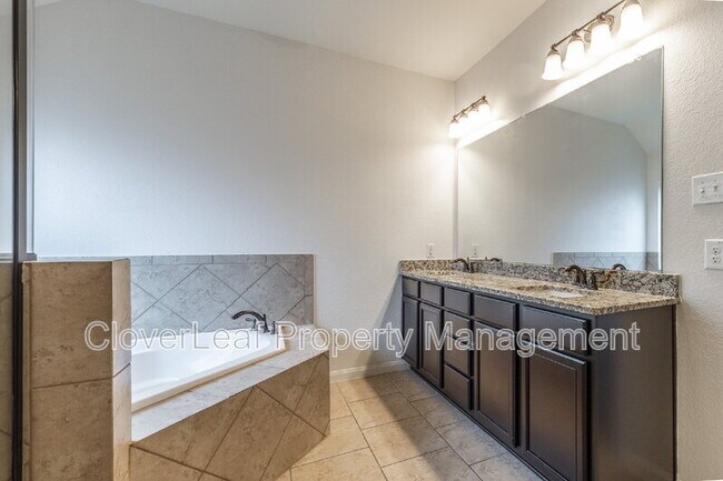 Building Photo - 8003 Oxbow Way