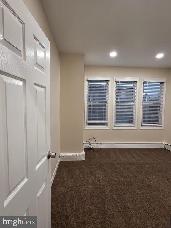 Building Photo - 2715 E Ontario St