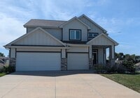 Building Photo - 5011 Clearwater Dr