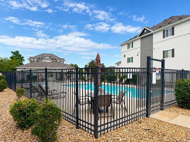 Building Photo - 15700 E Jamison Dr