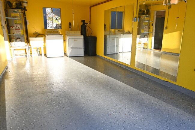 Building Photo - 1935 Jackson St