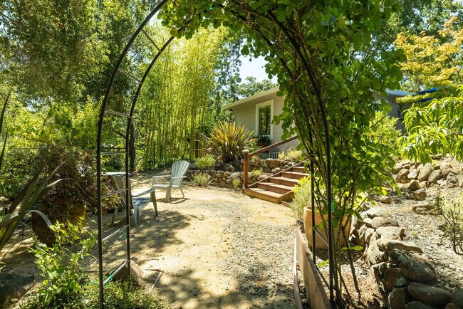 Building Photo - 611 Rheem Blvd