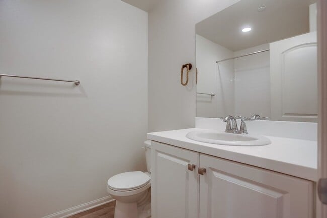 Building Photo - Beautiful 4 Bedroom Townhome! Built in 202...