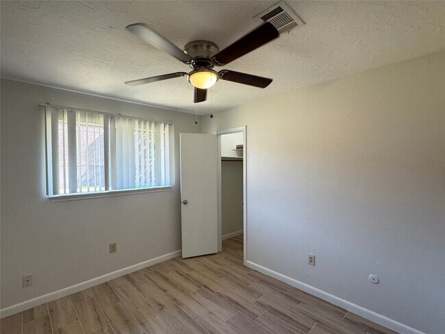 Building Photo - 10942 Beacave Bend Ct