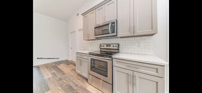 Building Photo - 311 Devalcourt St