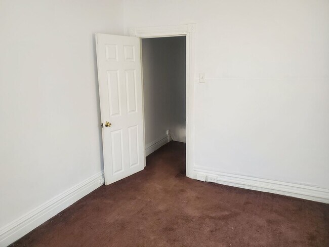 Building Photo - 3 Bedroom House in West Philadelpia