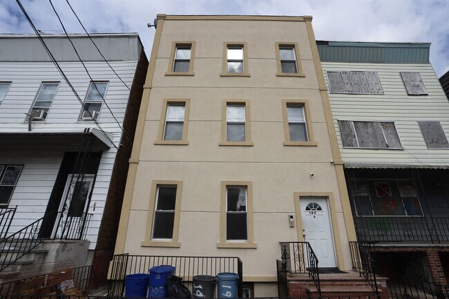 Building Photo - 195 Webster Ave