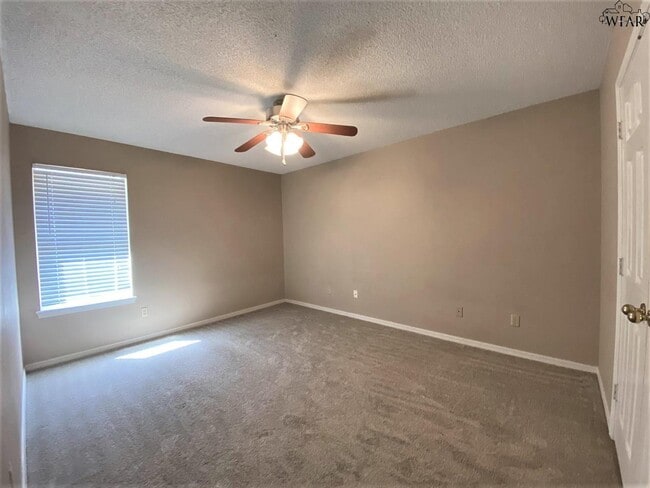 Building Photo - 3803 Stonegate Dr
