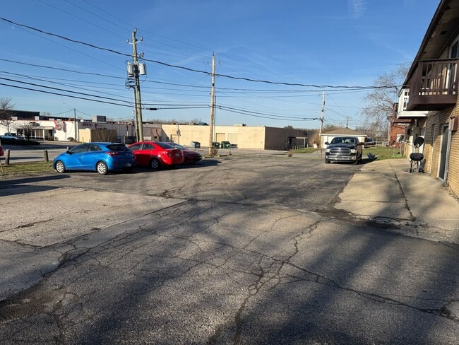 Building Photo - Spacious 1 Bed 1 Bath in the heart of Speedway!
