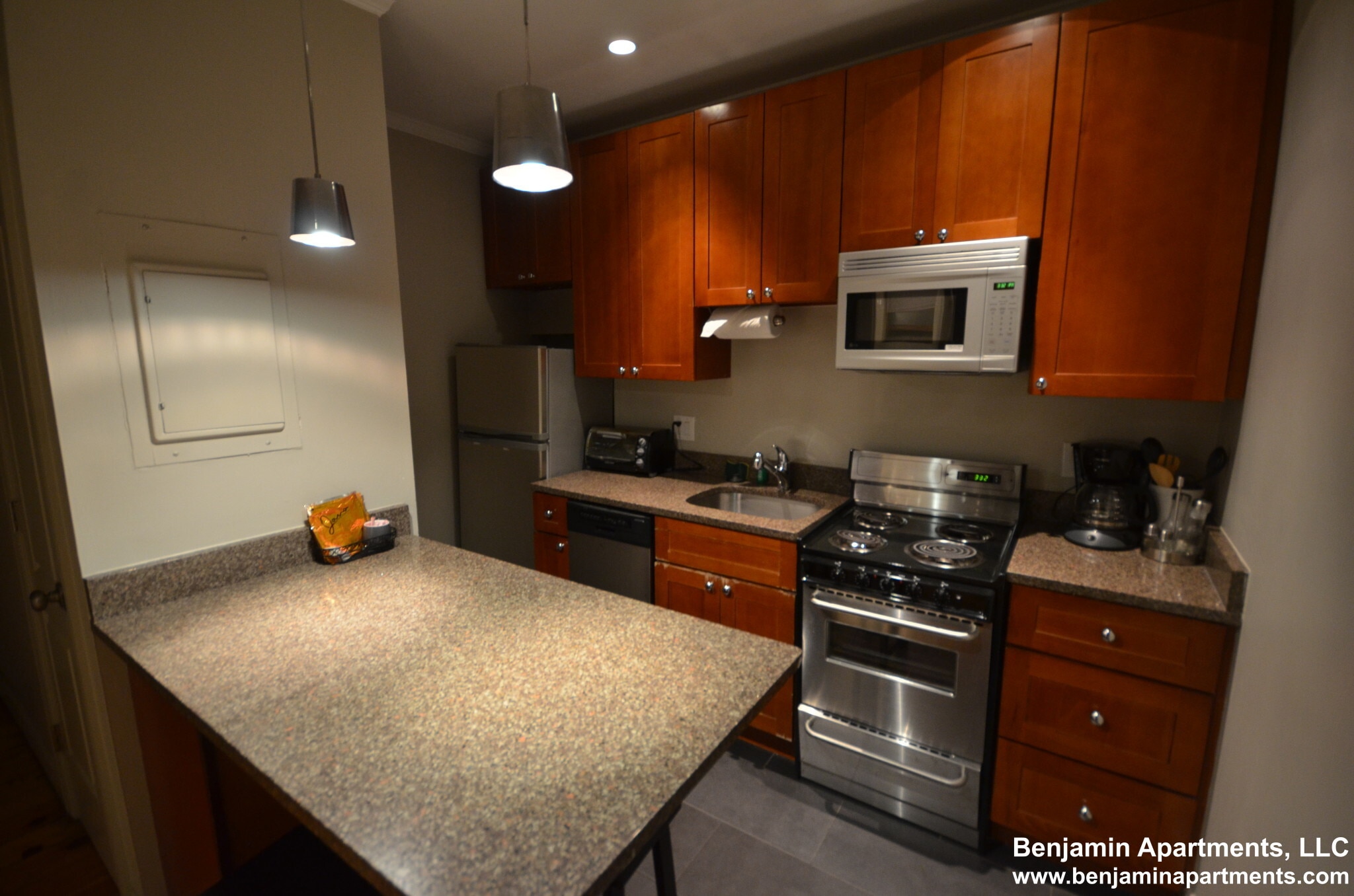 Building Photo - 17 Garrison St