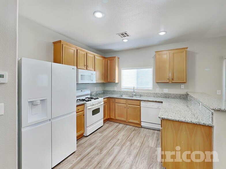 Building Photo - 4928 Blue Bay Ct