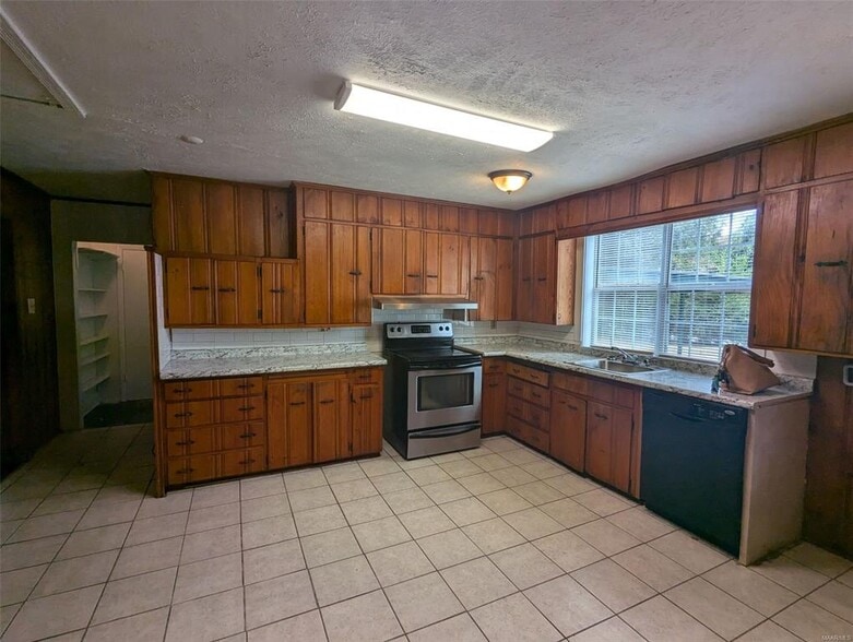 Building Photo - 902 W Tuskeena St