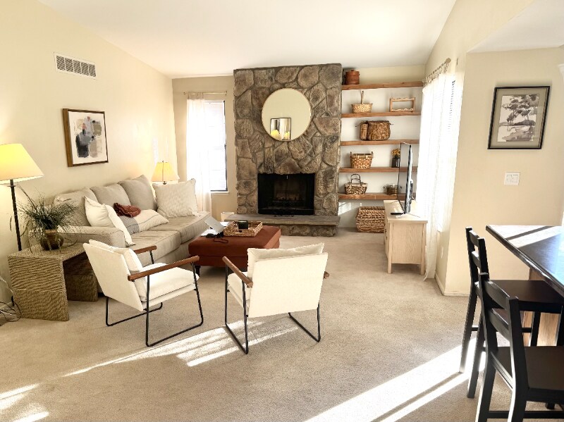 Building Photo - 2639 S Xanadu Way