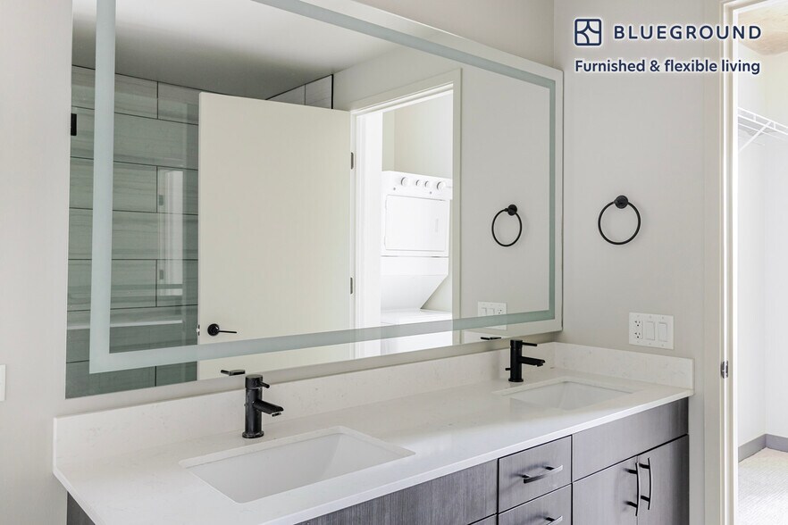 Building Photo - 180 N Ada St