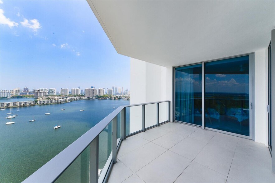Building Photo - 17111 Biscayne Blvd