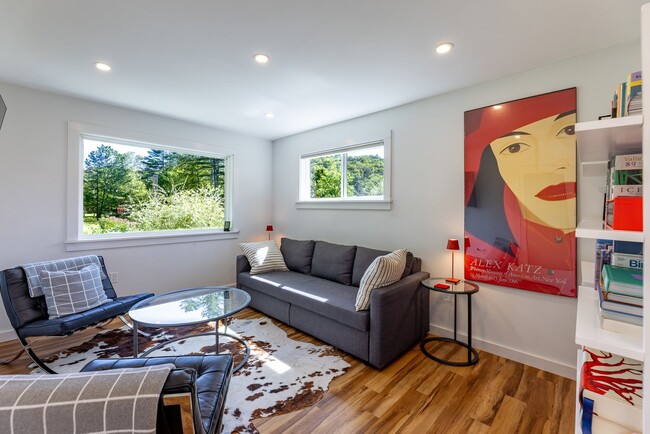Building Photo - 5 month lease- Fully Furnished One bedroom...