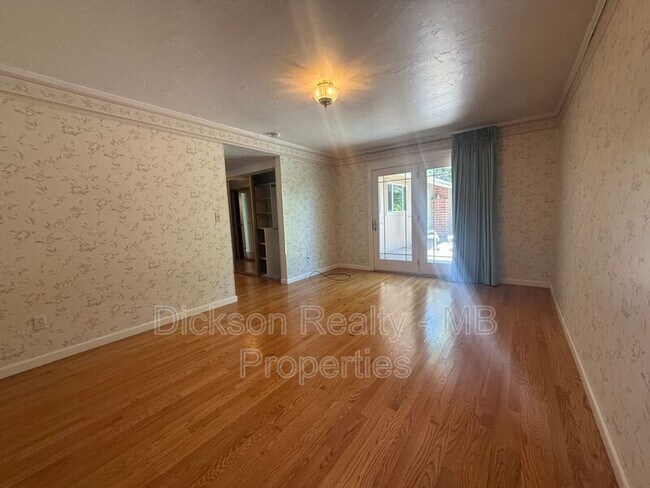 Building Photo - 2845 Glenwood Ct