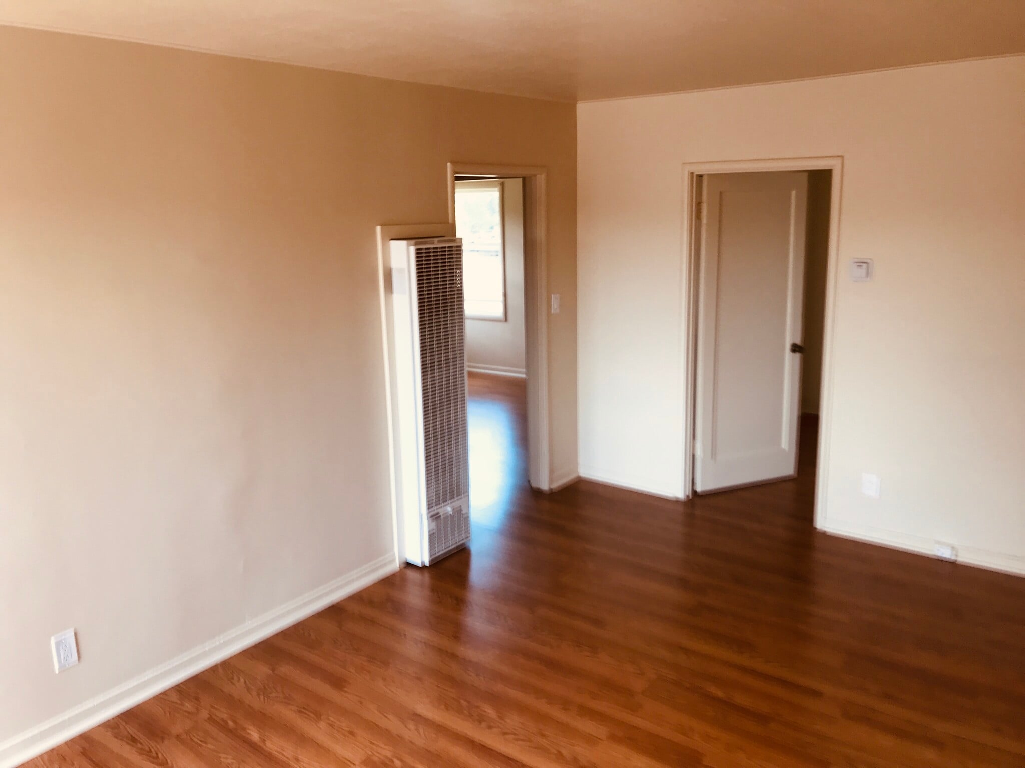 Living room - 124 Lewelling Blvd