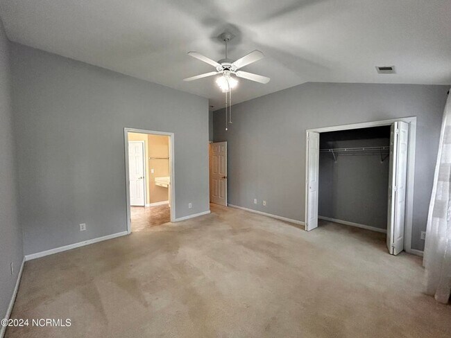 Building Photo - Beautiful brick home in sought-after Sandp...