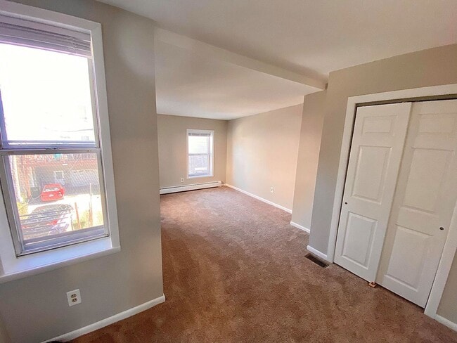 Building Photo - Charming 2 Bedroom/1 Bathroom Townhome in Locust Point, MD!