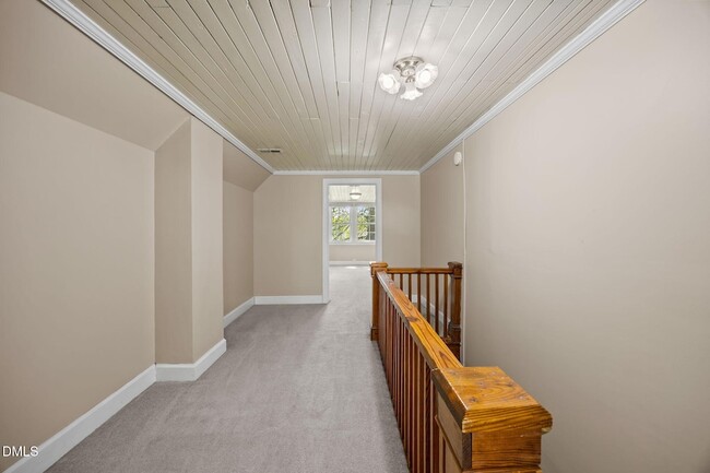 Building Photo - 302 W Main St