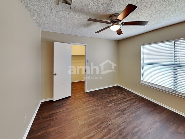 Building Photo - 9815 Criswell Crk