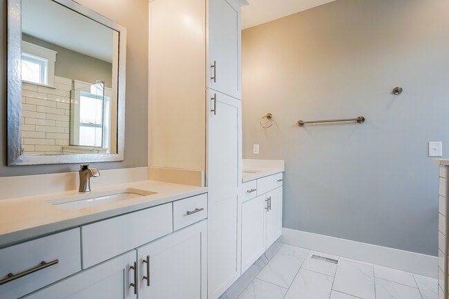 Building Photo - 1312 N Alston Ave