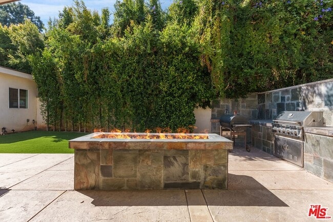 Building Photo - 363 S Saltair Ave