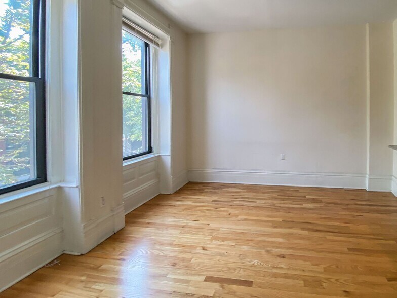 Building Photo - 2954 N Racine Ave