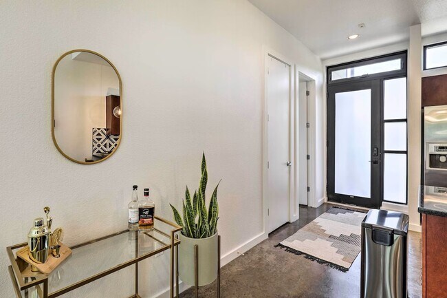 Building Photo - 2525 S Lamar Blvd