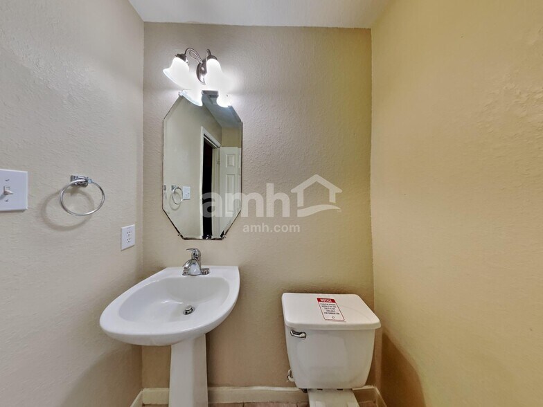 Building Photo - 8310 Wainwright Way