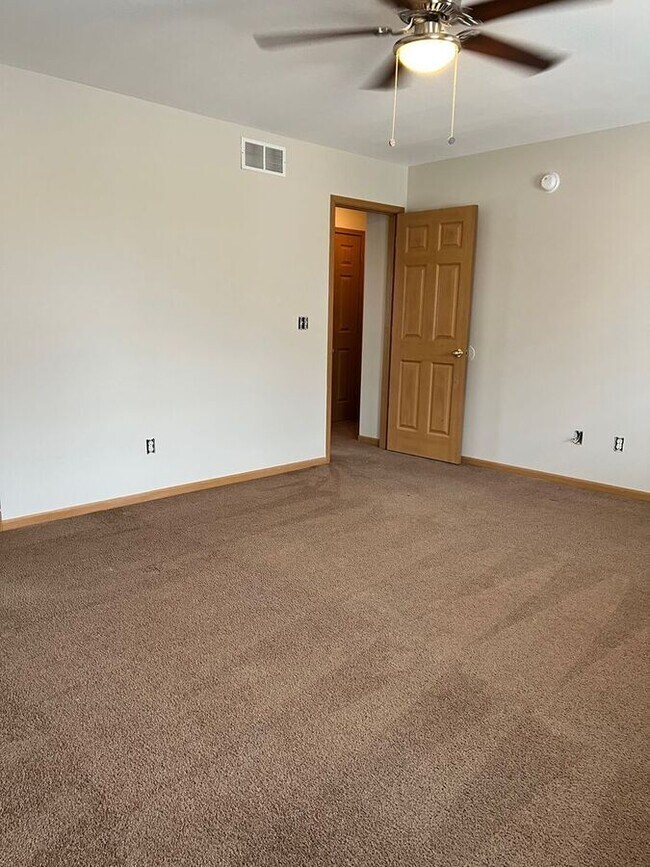 Building Photo - 1806 Dainesway Dr