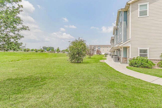 Building Photo - 21155 Gosling Rd