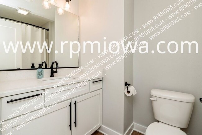 Building Photo - 10097 Stark Dr