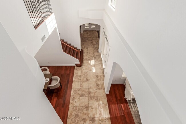 Building Photo - 5811 W Bonanza Ln