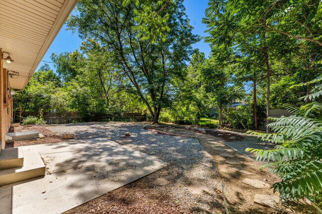 Building Photo - 3512 W Berry Dr