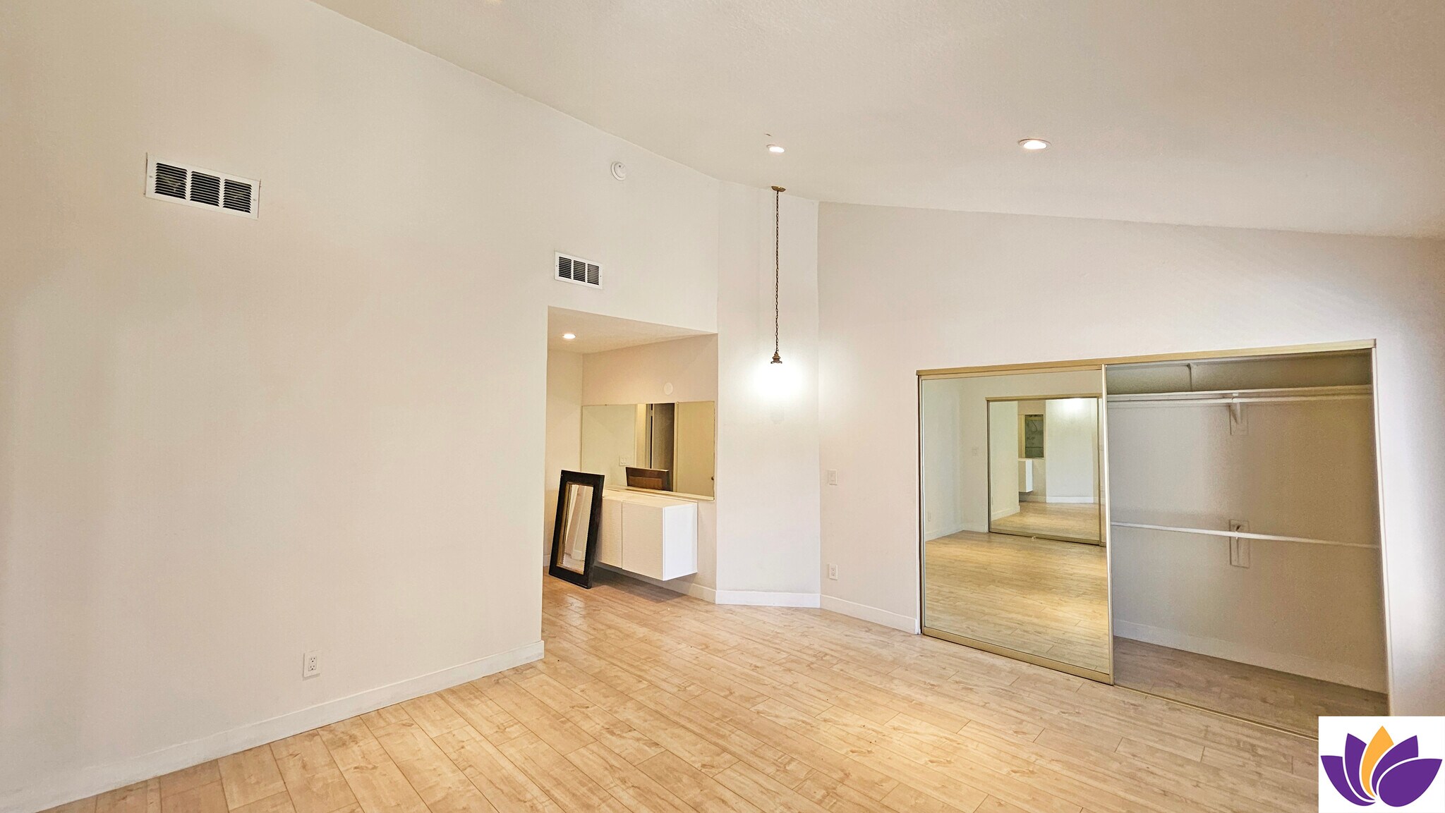 Building Photo - 18130 Oxnard St