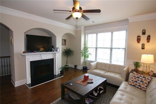 Building Photo - 1660 Jardin Ct