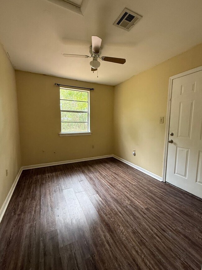 Building Photo - Room To Stretch