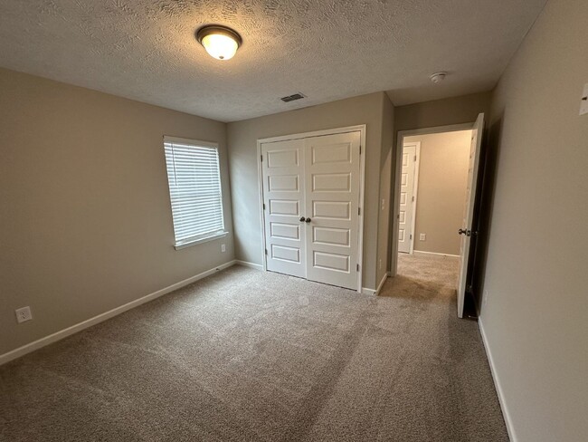 Building Photo - Brand New 3 Bed 2.5 Bath Townhome In Shelbyville