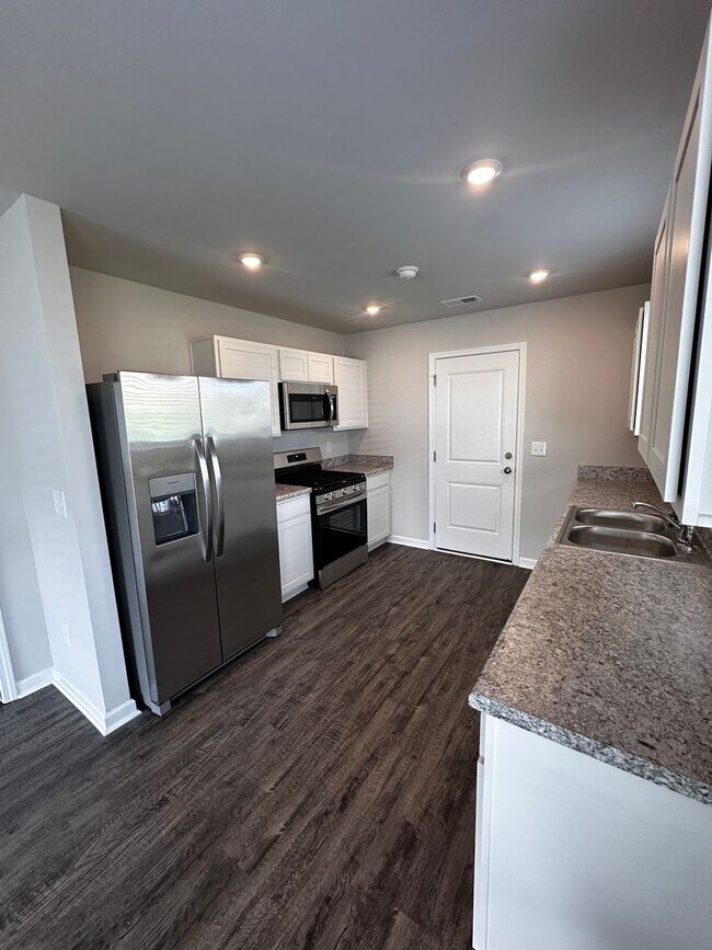 Building Photo - For rent in Pell City!