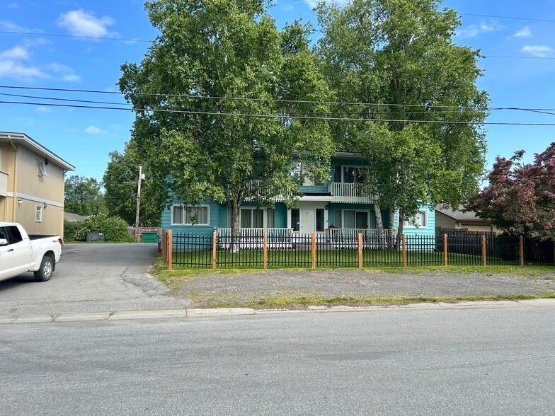 Building Photo - 2917 W 34th Ave