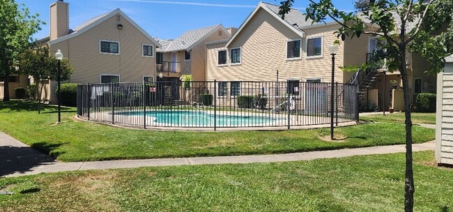 Building Photo - Charming 2-Bedroom Condo in Prime Citrus H...