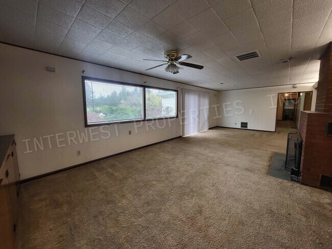 Building Photo - Classic Farmhouse on Murray w/Acreage, Mul...