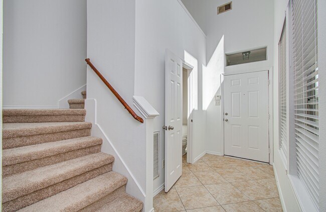 Building Photo - 743 Hallsleigh Ln