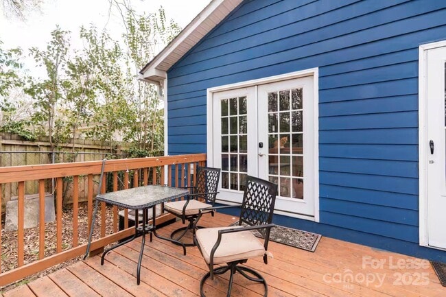 Building Photo - 817 E 17th St