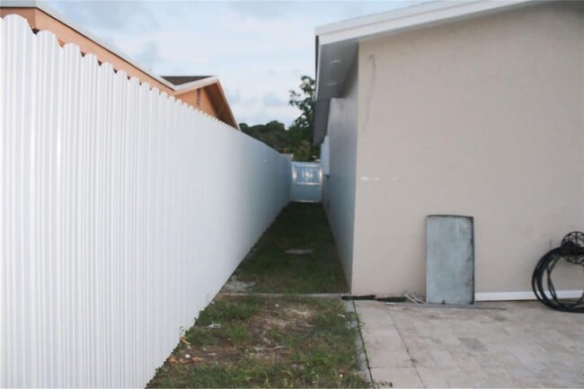 Building Photo - 8457 Sheraton Dr