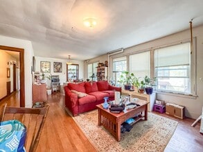 Building Photo - Charming & Convenient 2 Bedroom Near UIUC – Great Location!
