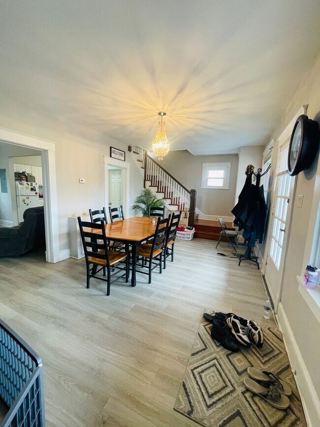 Building Photo - Beautifully Renovated 3bdrm/1.5bth Home Located in Richmond's North-side!