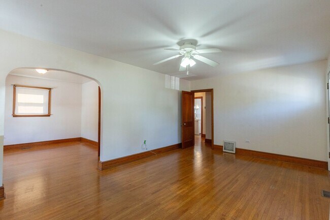 Building Photo - 2 Bed, 1 Bath Rancher in Martinsburg, WV